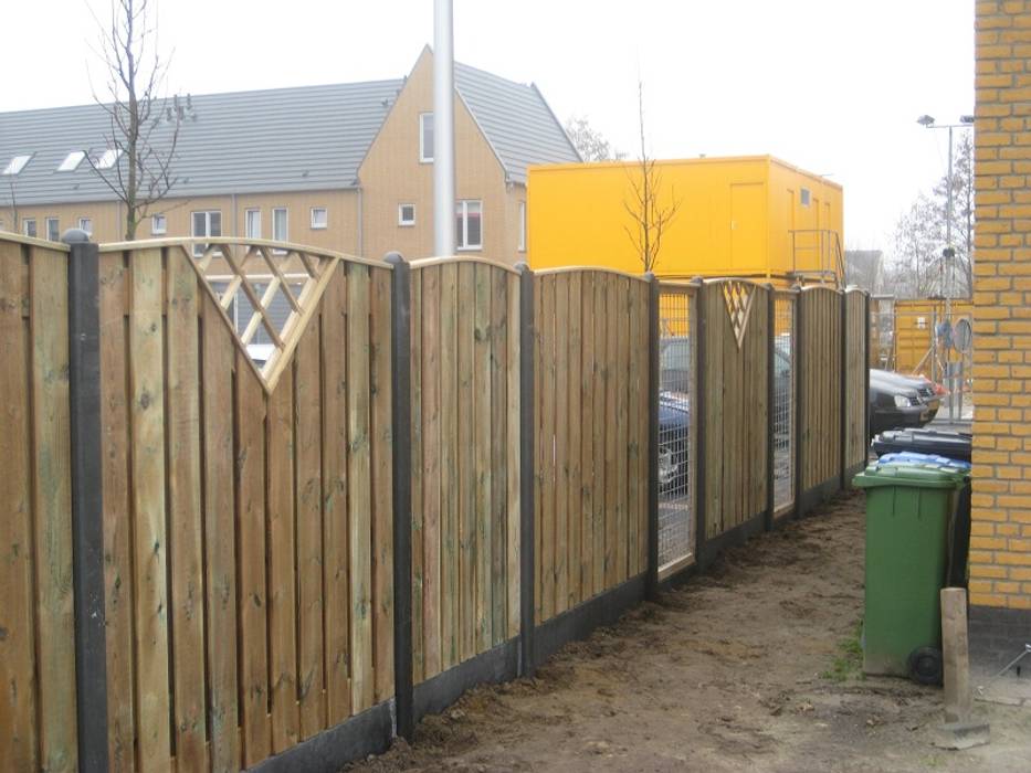 Schutting met V-groef, Kuiper Schuttingen Kuiper Schuttingen Moderne tuinen Gebouw,Lucht,Afvalcontainer,Hout,Afval insluiting,land veel,Boom,huis,Huishekwerk,Schutting