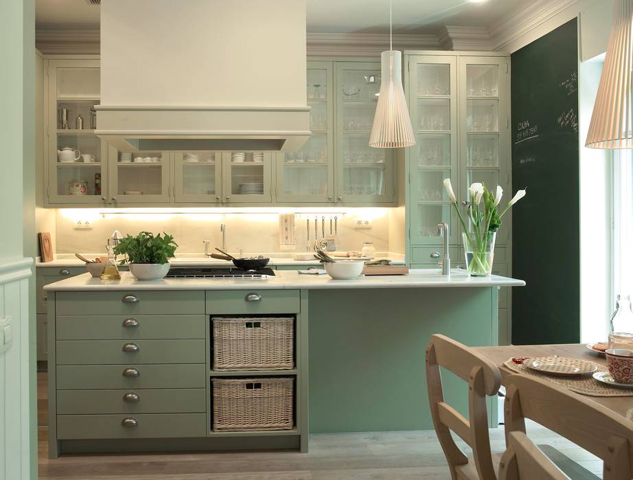 Isla de trabajo con zona de cocción cocinas de estilo clásico de