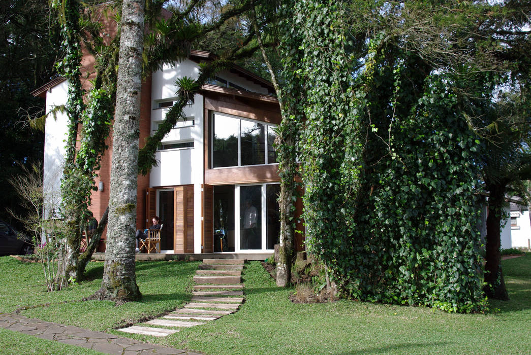 Residência RLC, Squadra Arquitetura Squadra Arquitetura Casas modernas Derivados de madeira Transparente