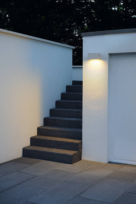 Theos 102 E27 homify Moderner Balkon, Veranda & Terrasse Aluminium/Zink