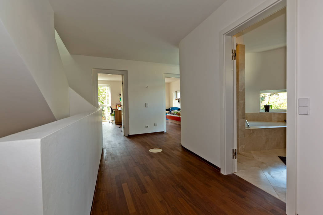 wohnhaus hietzing , Atelier Fürtner-Tonn Atelier Fürtner-Tonn Modern corridor, hallway & stairs