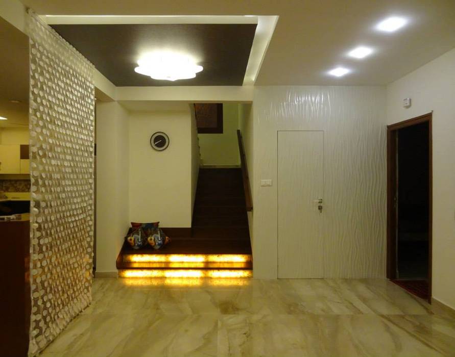 Maddineni Residence, Freelance Designer Freelance Designer Modern corridor, hallway & stairs