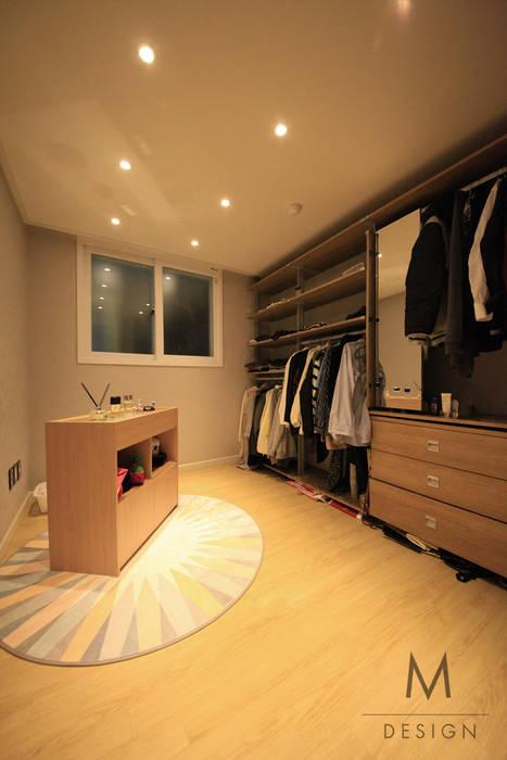 homify Modern dressing room