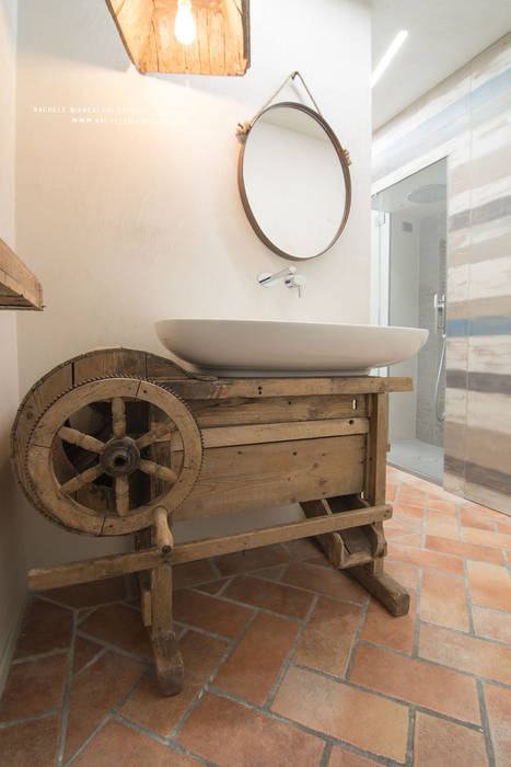 industrial vintage gorgeous bathroom Rachele Biancalani Studio Bagno in stile industriale Legno Effetto legno