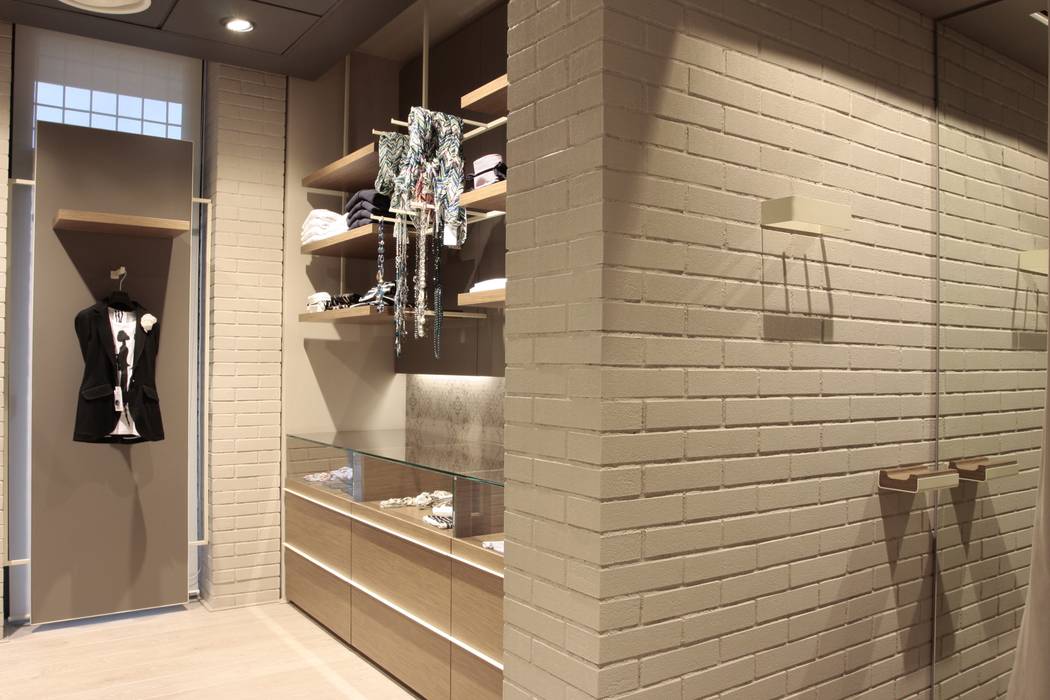 Bettoni Shop, Andrea Gaio Design Andrea Gaio Design Commercial spaces Offices & stores