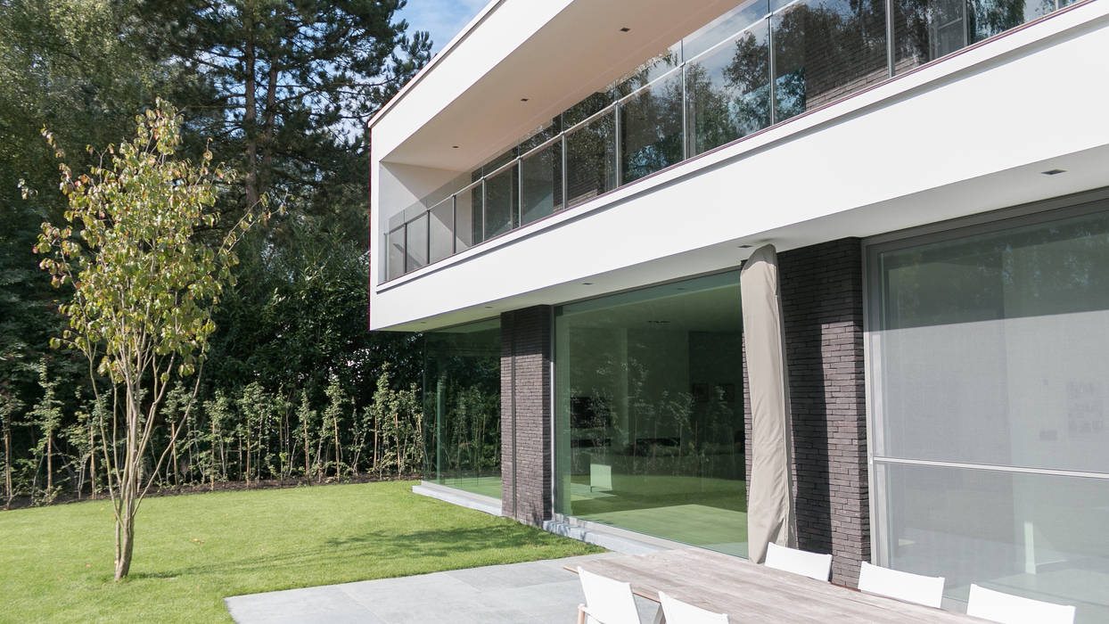 house JV-K, Niko Wauters architecten bvba Niko Wauters architecten bvba Minimalist balcony, veranda & terrace