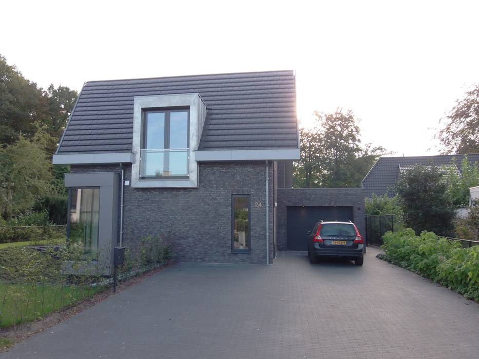 Villa te Hattem, ir. G. van der Veen Architect BNA ir. G. van der Veen Architect BNA Nowoczesne domy