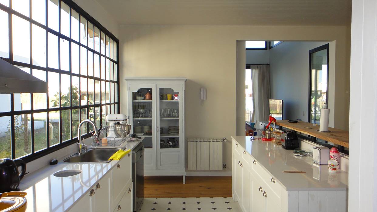 Casa en Garín, 2424 ARQUITECTURA 2424 ARQUITECTURA Kitchen Wood Wood effect