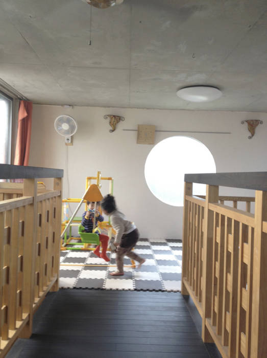 モロッコスタイルの家, TEAM-ASO EXa Planning TEAM-ASO EXa Planning オリジナルデザインの 子供部屋 木 木目調