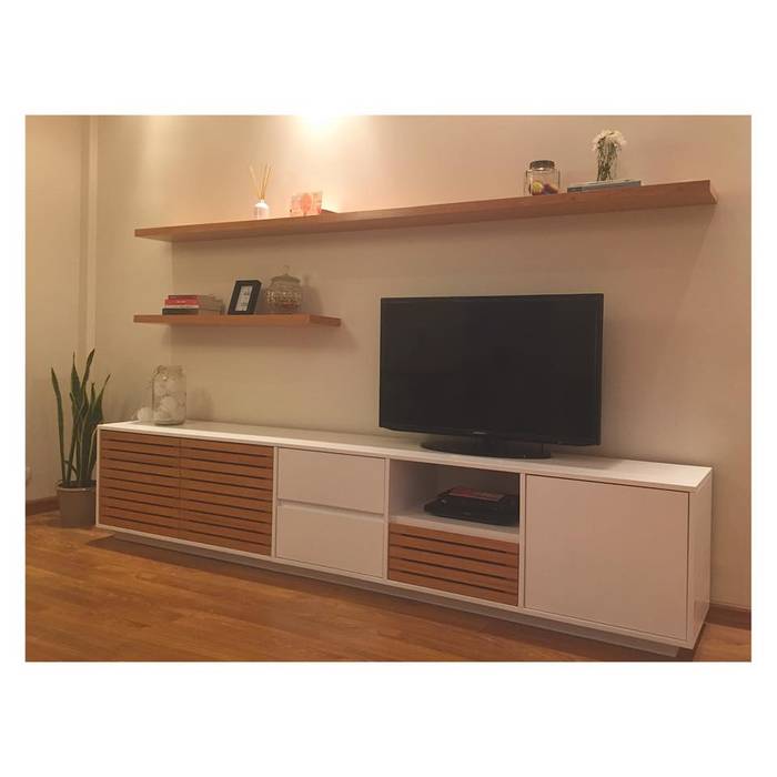 MESAS Y MUEBLES DE TV, Paprika Estudio Paprika Estudio Livings modernos: Ideas, imágenes y decoración Mesas y soportes para TV y multimedia