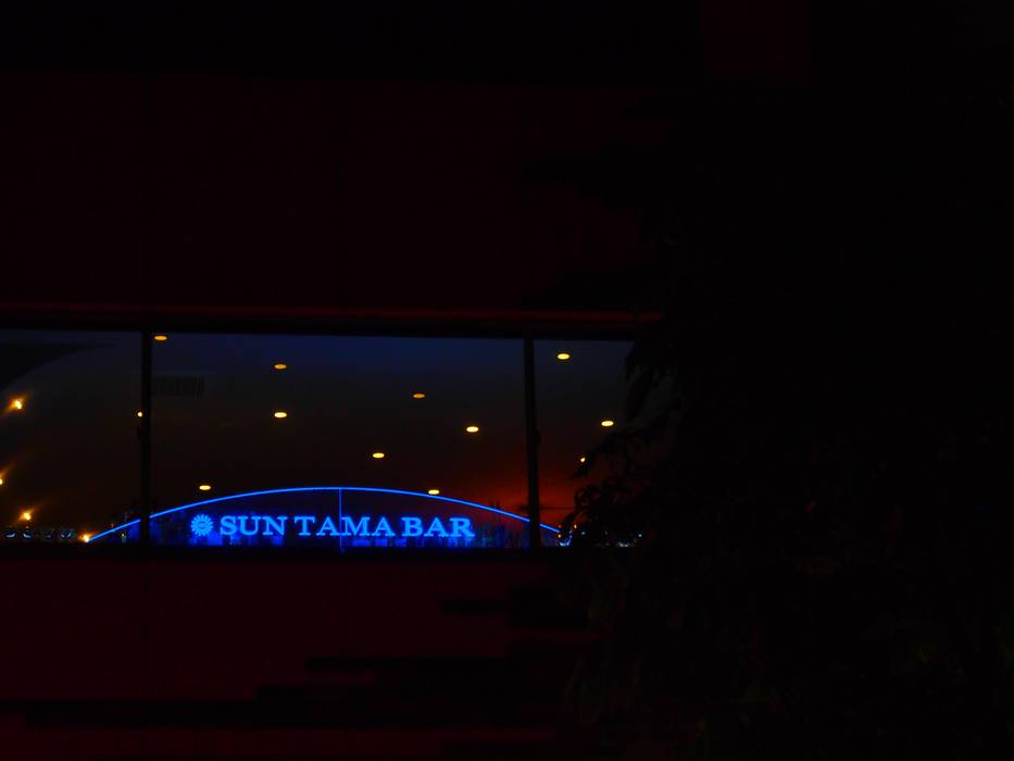 SUN Tama Bar, (株)グリッドフレーム (株)グリッドフレーム Espaços comerciais Bares e clubes