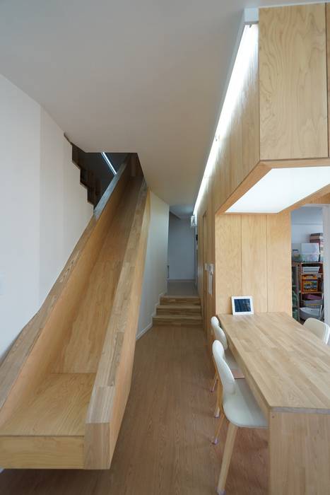 Loop House 무한궤도 하우스 , ADMOBE Architect ADMOBE Architect Nowoczesny korytarz, przedpokój i schody