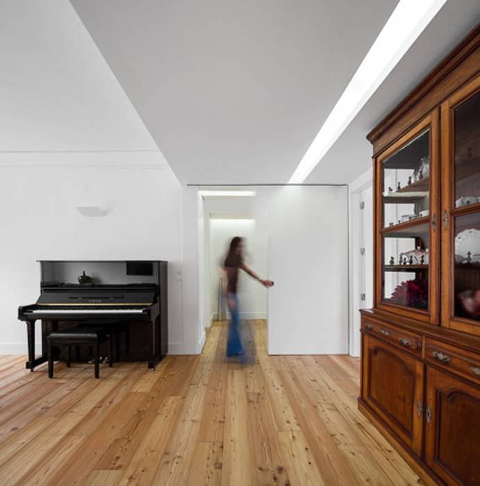 REMODELAÇÃO_APARTAMENTO RESTELO | Lisboa | PT, OW ARQUITECTOS lda | simplicity works OW ARQUITECTOS lda | simplicity works Salas de estar modernas