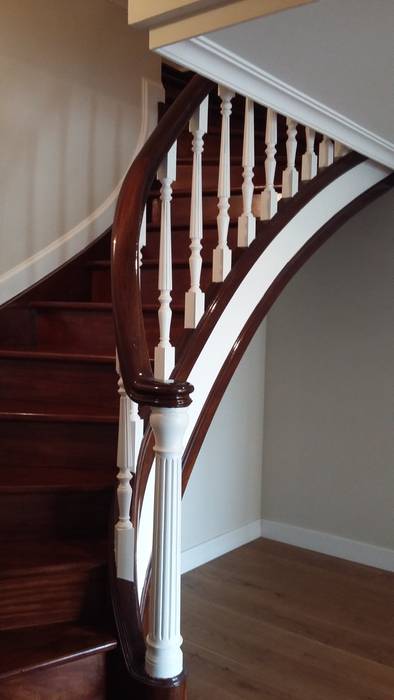 Escaleras y vestibulos, DecoYcina. Marta Espel DecoYcina. Marta Espel Modern corridor, hallway & stairs Wood Wood effect
