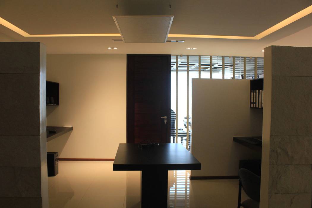Sala de trabajo LC Arquitectura Estudios y despachos modernos