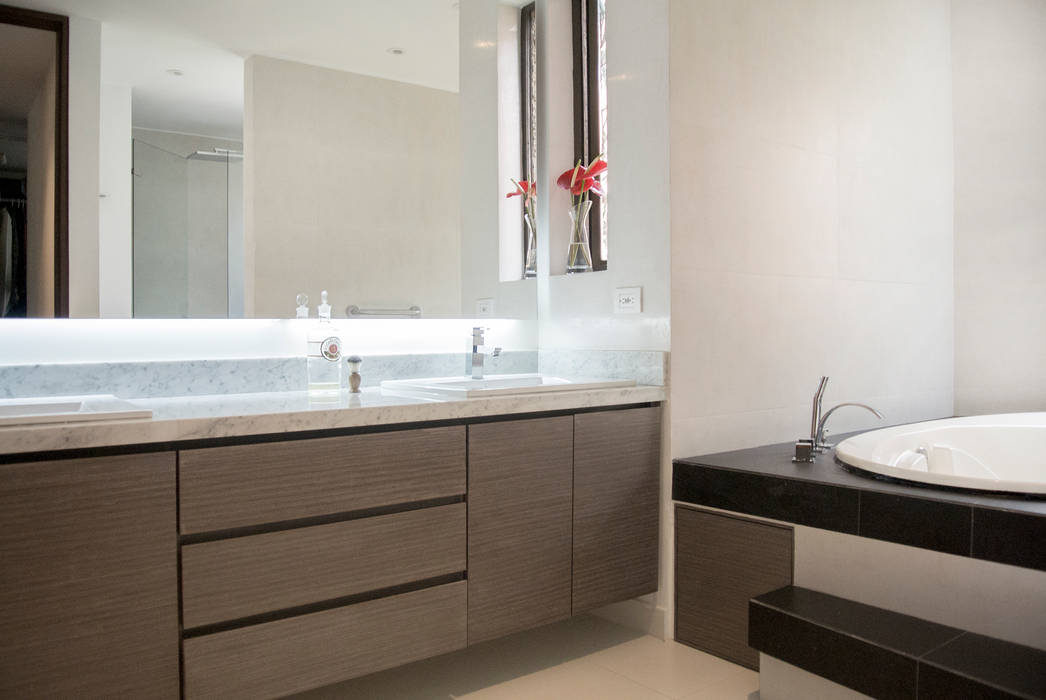 Apartamento Monteloma, KDF Arquitectura KDF Arquitectura Modern bathroom Marble