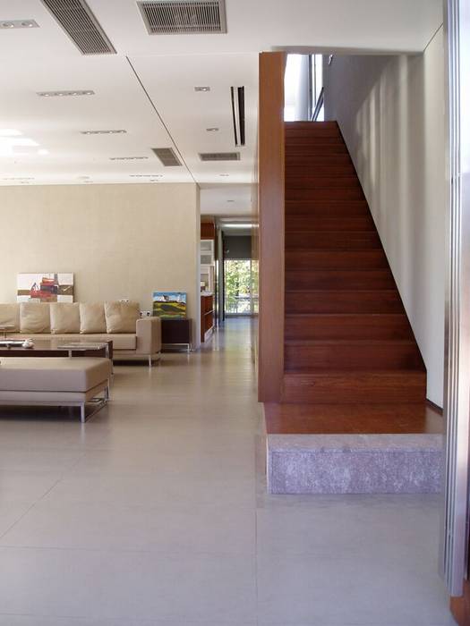 Casa NR, gatarqs gatarqs Modern Corridor, Hallway and Staircase