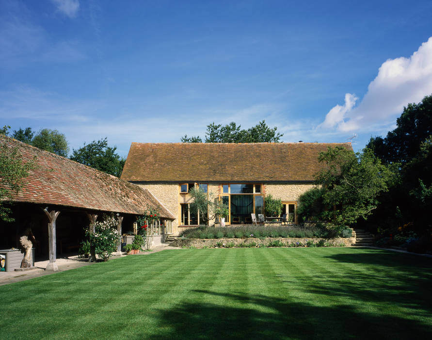 KSR Architects | Luxury barn conversion | Exterior & garden homify Rustic style houses Stone