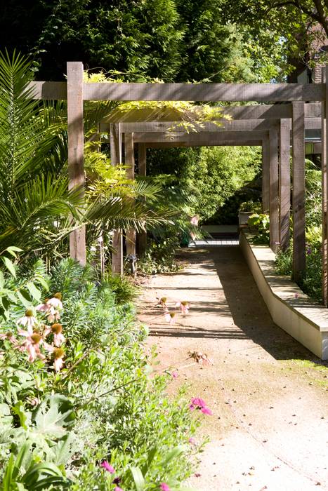 KSR Architects | Compton Avenue | Garden path homify Jardin moderne