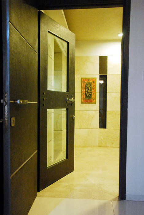 Subtle Harmony, Sneha Samtani I Interior Design. Sneha Samtani I Interior Design. Modern corridor, hallway & stairs