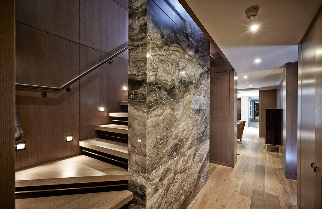 Staircase to 1st floor bedrooms Flairlight Designs Ltd Koridor & Tangga Klasik