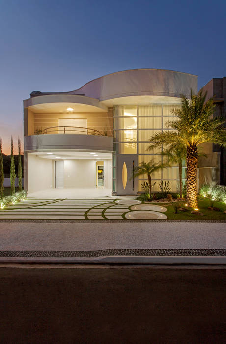 Arquiteto Aquiles Nícolas Kílaris 모던스타일 주택 콘크리트 화이트