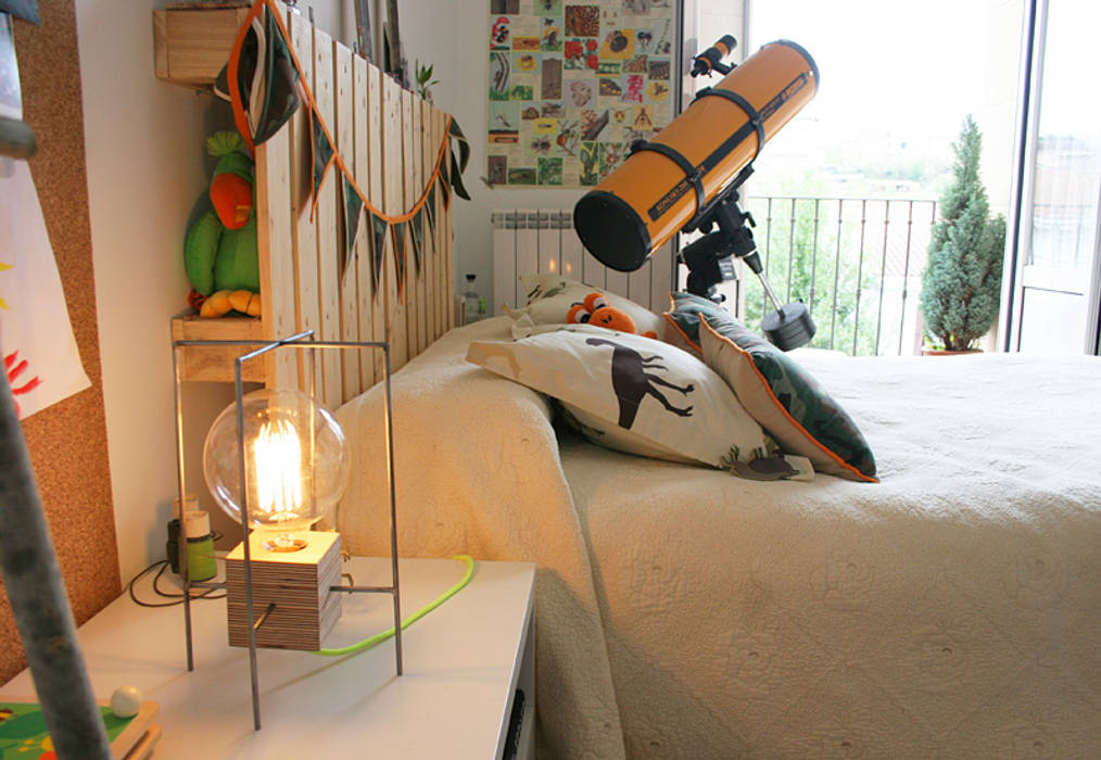 Lámpara Mina en habitación infantil TRAE SHOP Dormitorios infantiles de estilo moderno Madera Acabado en madera Iluminación