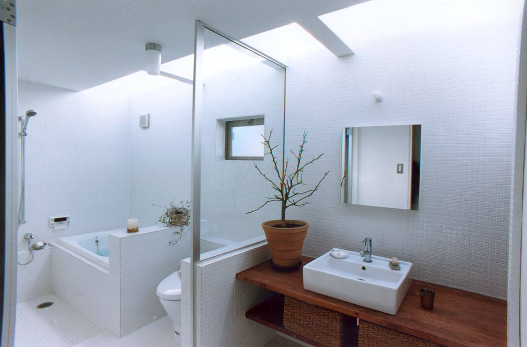 久我山の家, 東章司建築研究所 東章司建築研究所 Modern style bathrooms Tiles