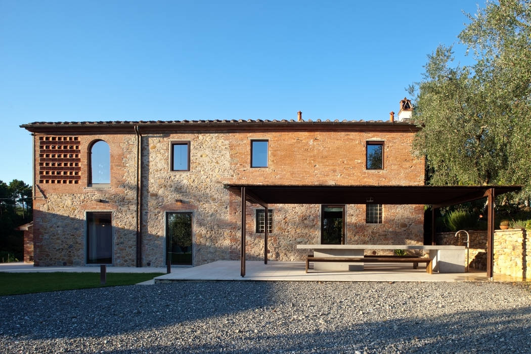 Bella casa in stile orientale: Funzionalità e Storia in un unico luogo, MIDE architetti MIDE architetti Rustic style houses