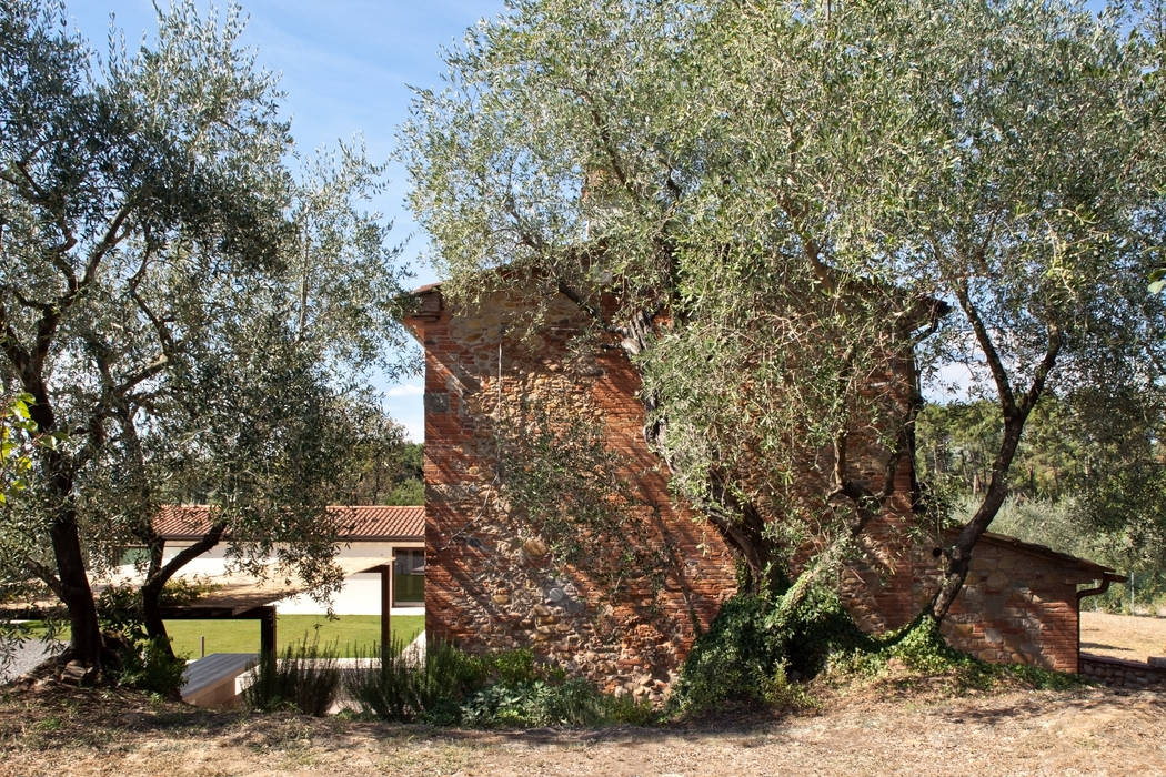 Bella casa in stile orientale: Funzionalità e Storia in un unico luogo, MIDE architetti MIDE architetti Casas rústicas