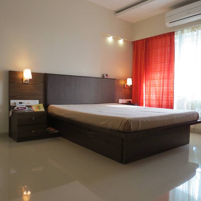 Resident in Mulund , TWISHA THAKKER TWISHA THAKKER Minimalist bedroom Beds & headboards