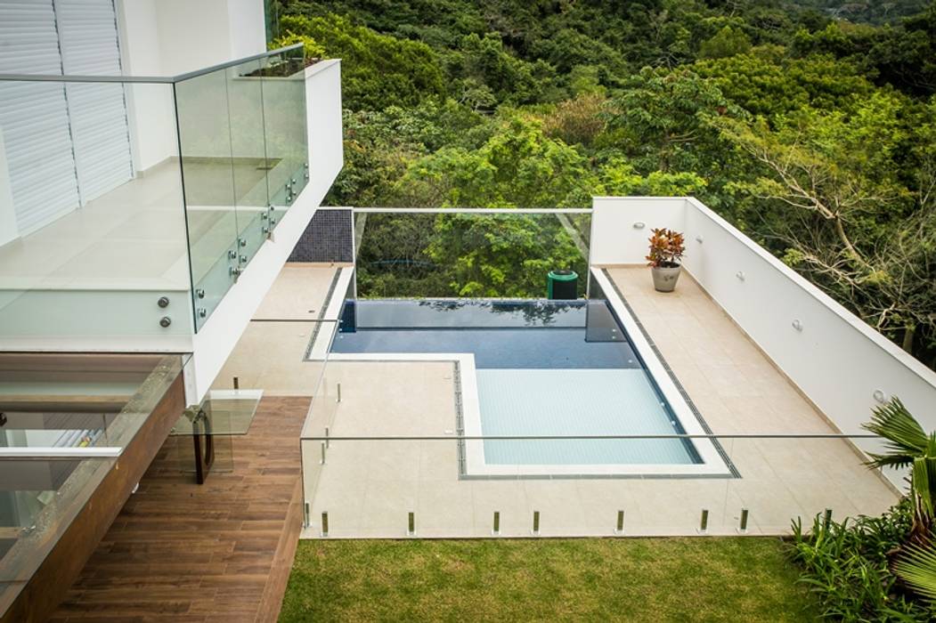 Casa Corrego grande, Roma Arquitetura Roma Arquitetura Piscinas de estilo clásico