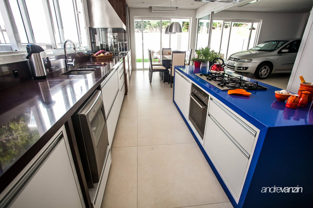 Casa Santo Antônio, Roma Arquitetura Roma Arquitetura Modern kitchen