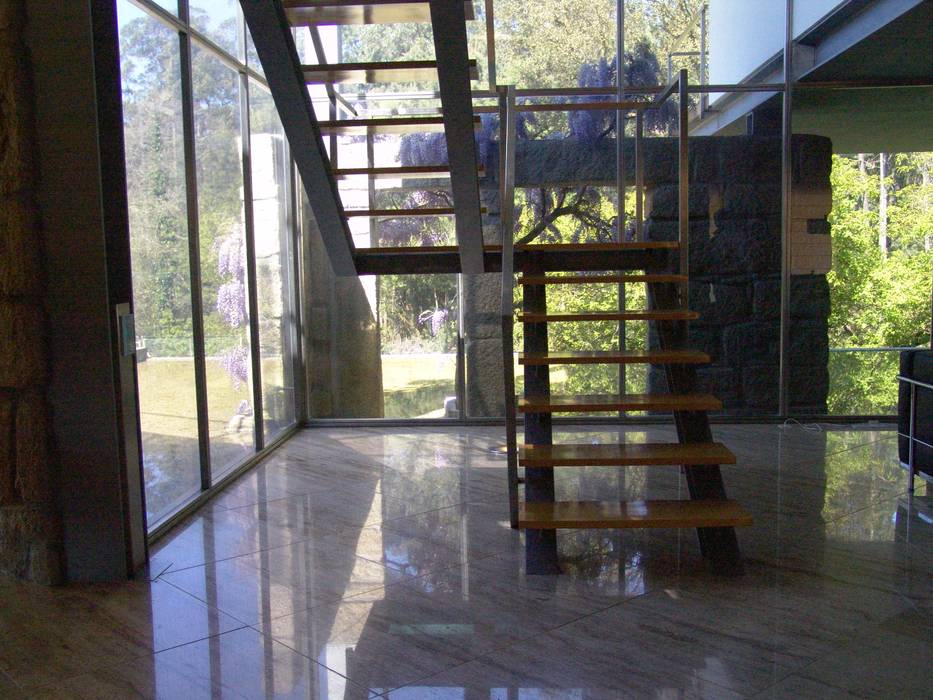 Moradia SG, RDLM Arquitectos associados RDLM Arquitectos associados Corredores, halls e escadas modernos