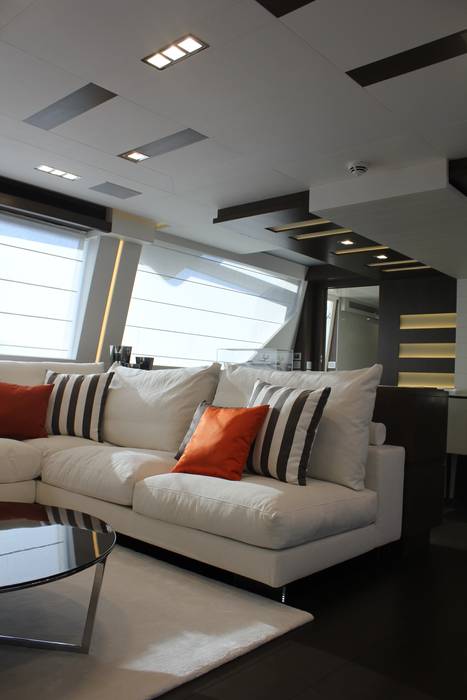 Yacht Custom Line 100, Silvia Costa | Arquitectura de Interiores Silvia Costa | Arquitectura de Interiores Salas de estar modernas Sofás e divãs
