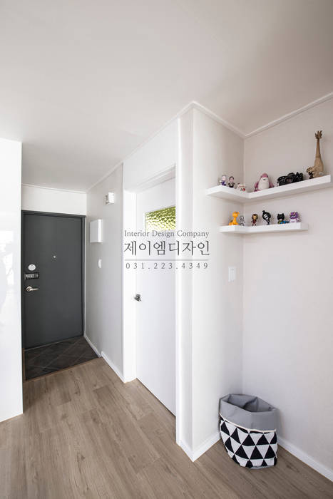 영통 매탄동 동남아파트 22평인테리어, JMdesign JMdesign Industrial style corridor, hallway and stairs