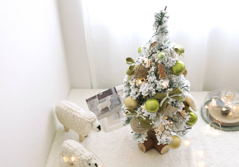 Christmas tree , the flowermarket the flowermarket Country style house Accessories & decoration
