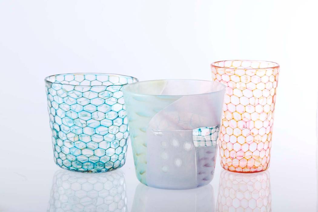ツギハギグラスとイロアミグラス 吉村桂子 モダンデザインの ダイニング 食器＆ガラス製品