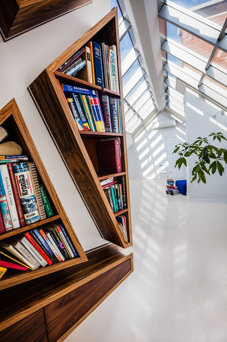 Our photoshoot of apartment design by Biderman Architects homify Nowoczesny korytarz, przedpokój i schody Drewno O efekcie drewna