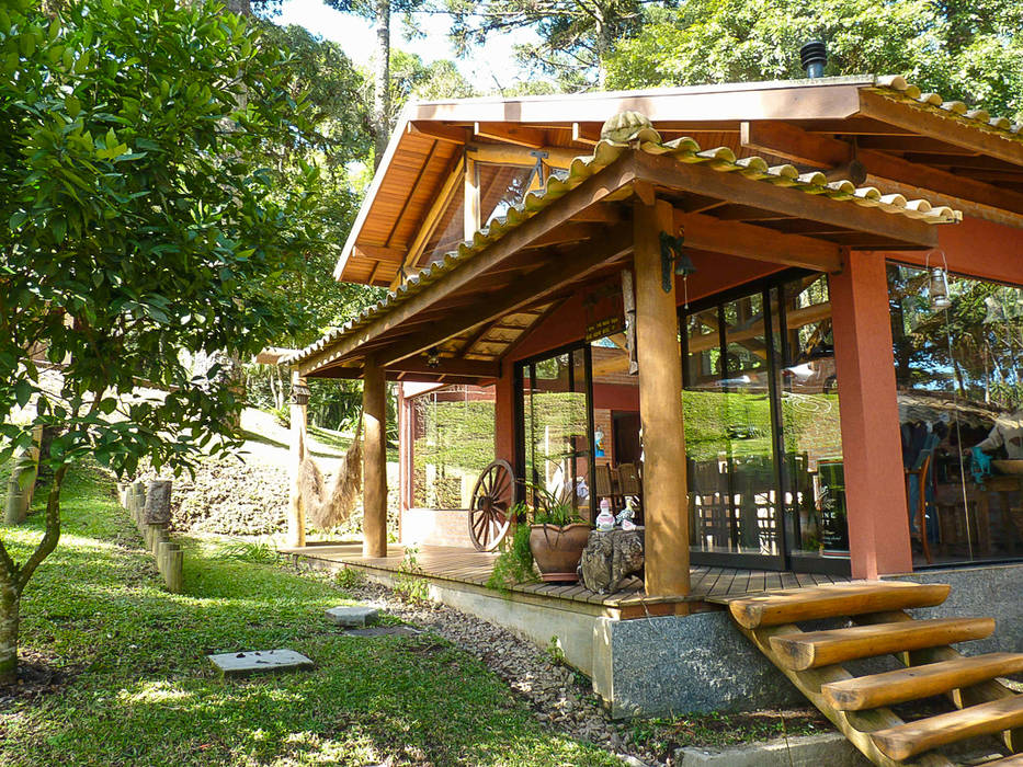 Churrasqueira da Residência WS Sakaguti Arquitetos Associados Casas rústicas Madeira Efeito de madeira