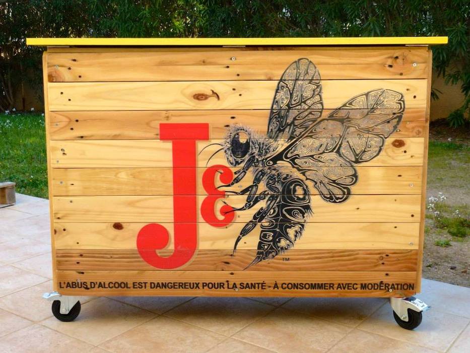 Bar en palettes pour la marque J&B, 2nd Chance Créations 2nd Chance Créations Їдальня Дерево Дерев'яні Комоди & sideboards