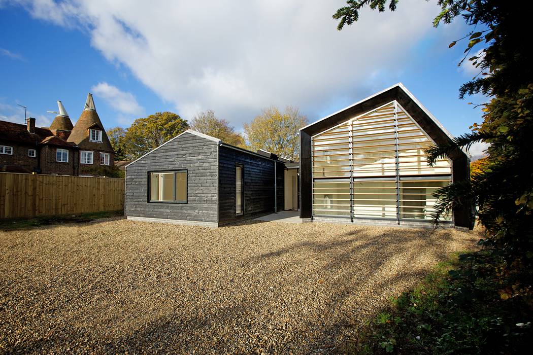 Front elevation of ​Bourne Lane eco-house in Kent Nash Baker Architects Ltd Modern Houses Wood Wood effect