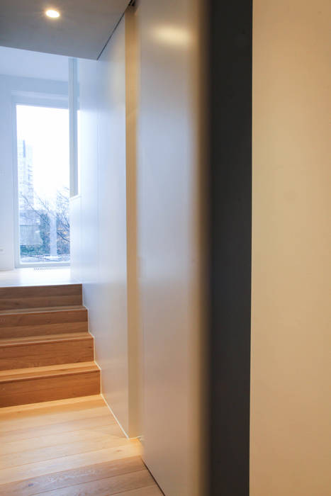 Rénovation d'un appartement bruxellois, Alizée Dassonville | architecture Alizée Dassonville | architecture Couloir, entrée, escaliers modernes
