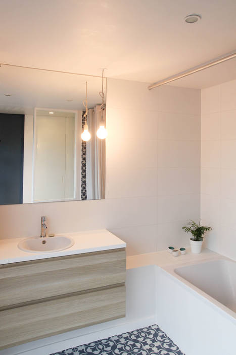Rénovation d'un appartement bruxellois, Alizée Dassonville | architecture Alizée Dassonville | architecture 現代浴室設計點子、靈感&圖片
