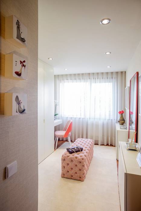 Residence Flat | Boavista Palace | 2015, Atelier Susana Camelo Atelier Susana Camelo Ruang Ganti Modern Orange