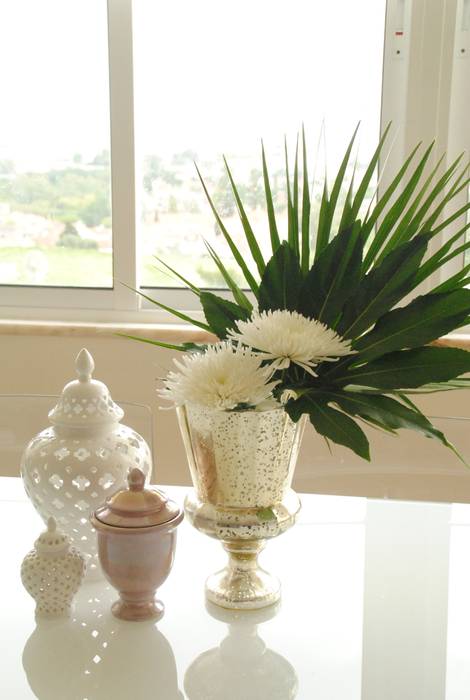 Pedaço de sol! - Decoração de sala de estar e jantar, White Glam White Glam Ruang Keluarga Modern