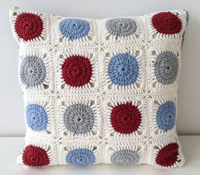 Hand Crocheted Cushion Covers, The Knotty Home The Knotty Home Salon moderne Coton Rouge Accessoires & décorations