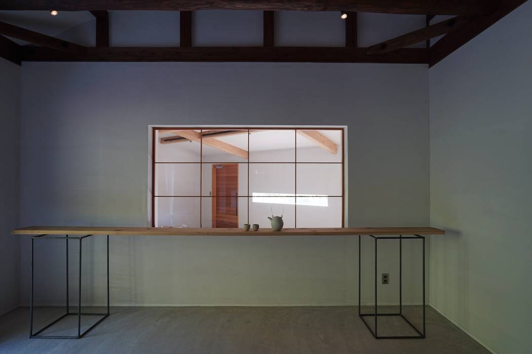 陶芸家と料理家のいえ（gallery SARAYAMA） 一級建築士事務所たかせａｏ オリジナルな 窓&ドア コンクリート