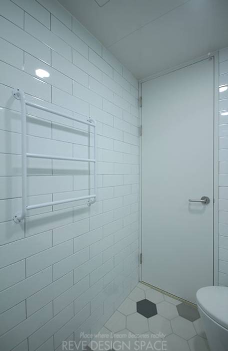 동탄아파트인테리어 능동 푸른마을두산위브 33평 인테리어, 디자인스튜디오 레브 디자인스튜디오 레브 Modern style bathrooms
