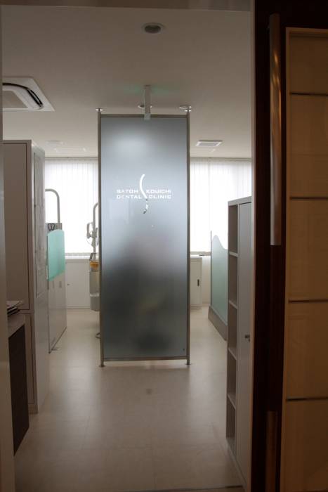 S-Dental Clinic _ 優しい空間とグラフィックデザイン＿, ASut Design ASut Design Pintu Doors